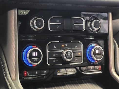 Used 2021 GMC Yukon Denali w/ Denali Premium Package image 33