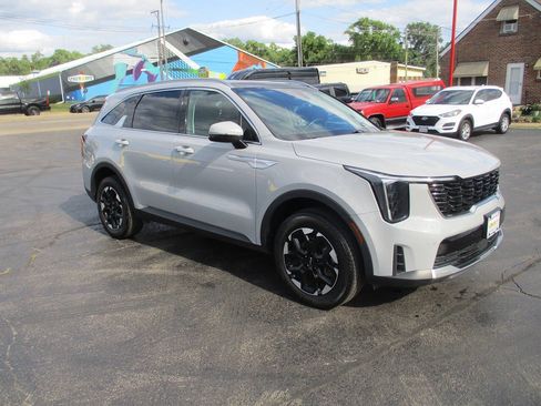 Used 2024 Kia Sorento S w/ Panoramic Sunroof Package AWD/4WD image 8