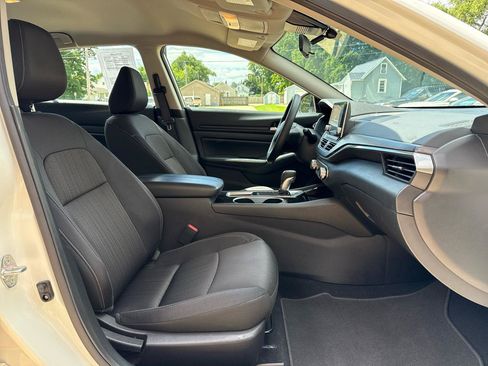 Used 2024 Nissan Altima 2.5 SV FWD image 26