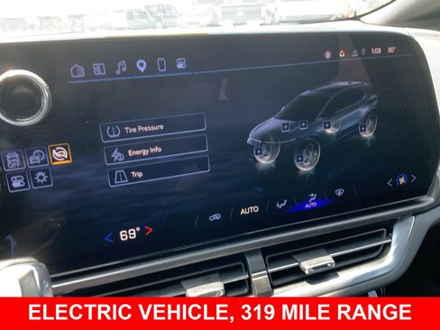 Used 2025 Chevrolet Equinox EV LT w/ LPO, All-Weather Mat Package FWD image 5