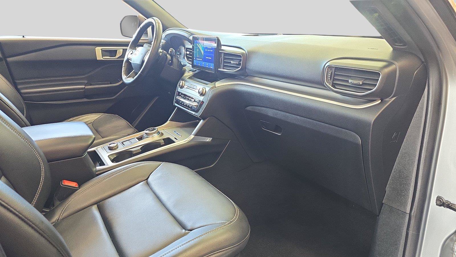 Used 2020 Ford Explorer XLT w/ Equipment Group 202A AWD/4WD image 16