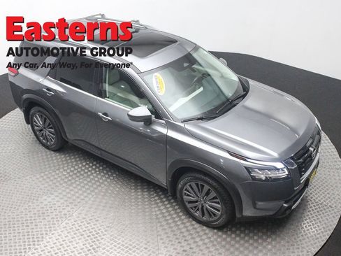 Used 2023 Nissan Pathfinder SL w/ SL Premium Package image 3