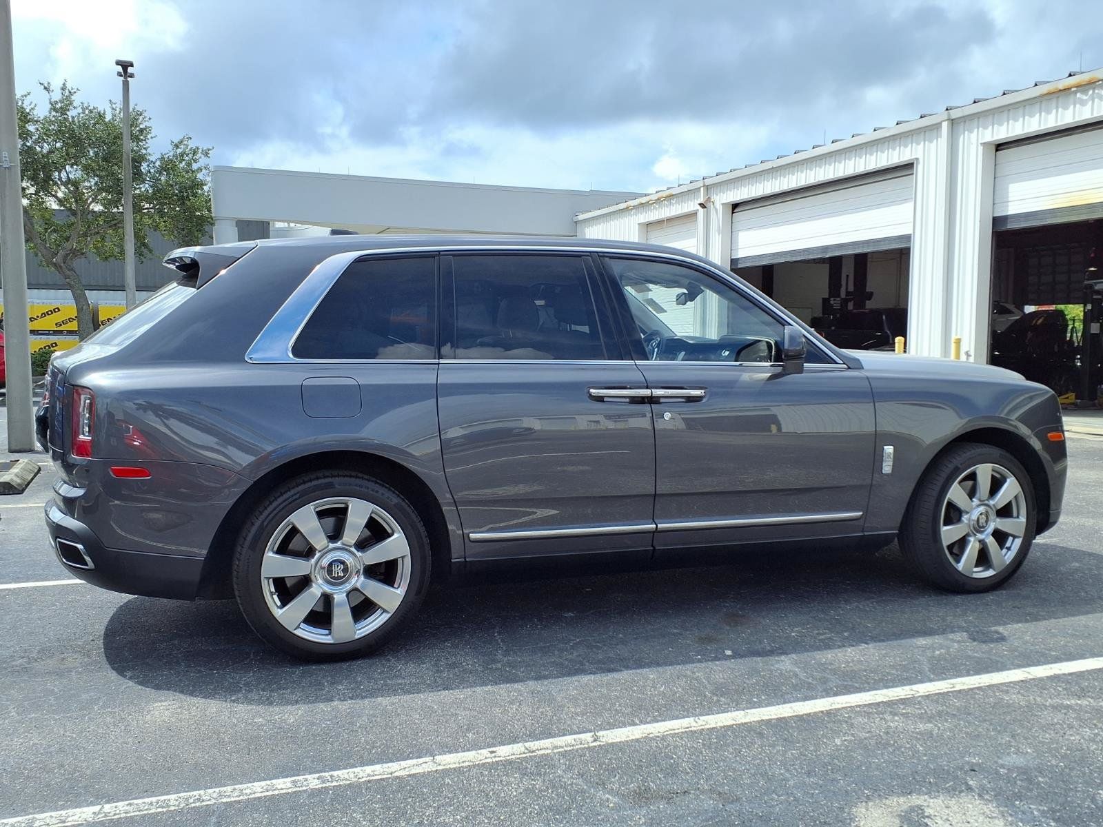 Used 2020 Rolls-Royce Cullinan AWD/4WD image 15