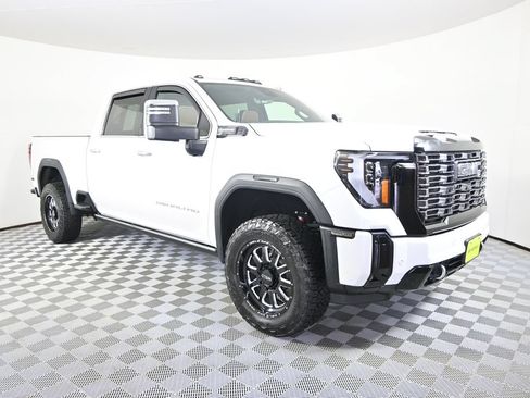 Used 2025 GMC Sierra 3500 Denali Ultimate AWD/4WD image 10