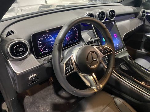 Used 2025 Mercedes-Benz GLC 300 4MATIC image 3