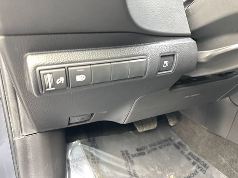 Used 2024 Toyota Corolla LE w/ LE Convenience Package FWD image 55