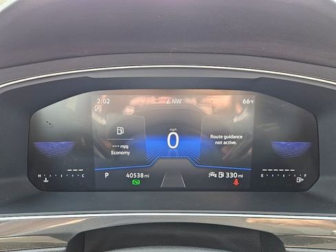 Used 2023 Volkswagen Tiguan SE w/ Panoramic Sunroof Package image 14