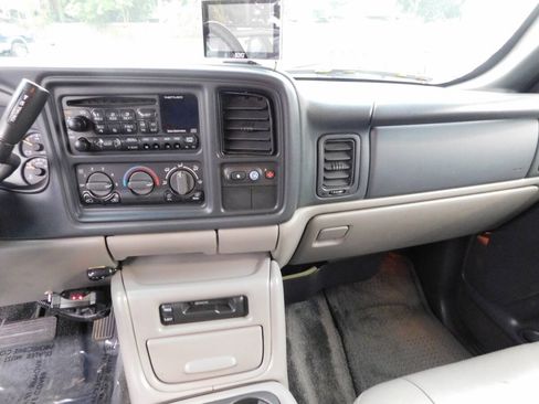 Used 2001 Chevrolet Tahoe LT w/ LT Preferred Equipment Group AWD/4WD image 9