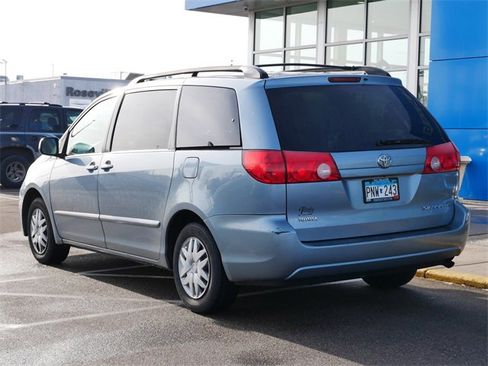 Used 2010 Toyota Sienna LE image 3