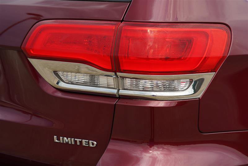 Used 2018 Jeep Grand Cherokee Limited AWD/4WD image 34