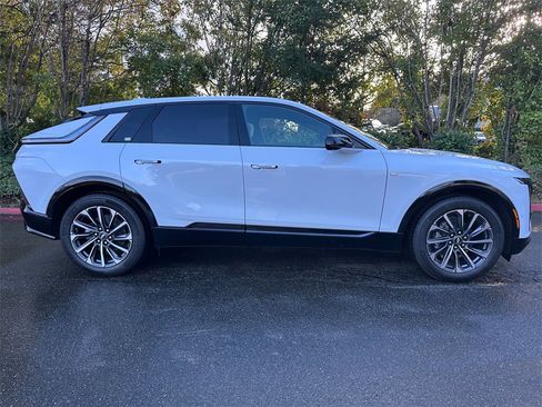 New 2026 Cadillac Lyriq Sport image 6