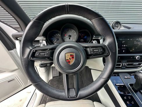 Certified 2023 Porsche Macan S AWD/4WD image 17