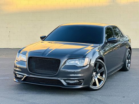 Used 2014 Chrysler 300 SRT8 w/ Leather Interior Group RWD image 4