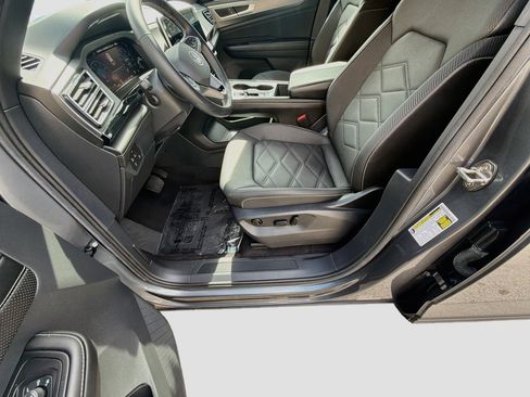 Certified 2024 Volkswagen Atlas Cross Sport SE FWD image 17