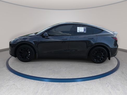 Used 2024 Tesla Model Y 2WD image 8