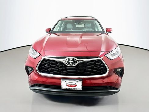 Used 2026 Toyota Highlander Limited AWD/4WD image 2