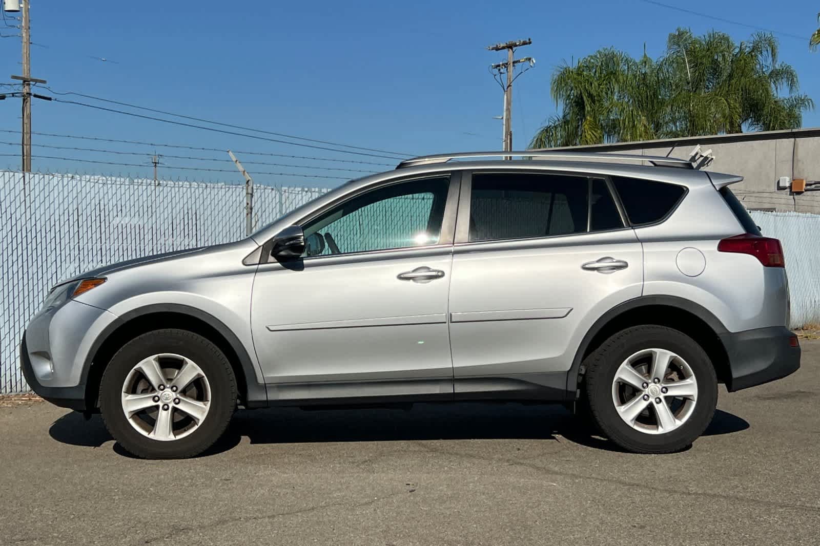 Used 2014 Toyota RAV4 XLE FWD image 2