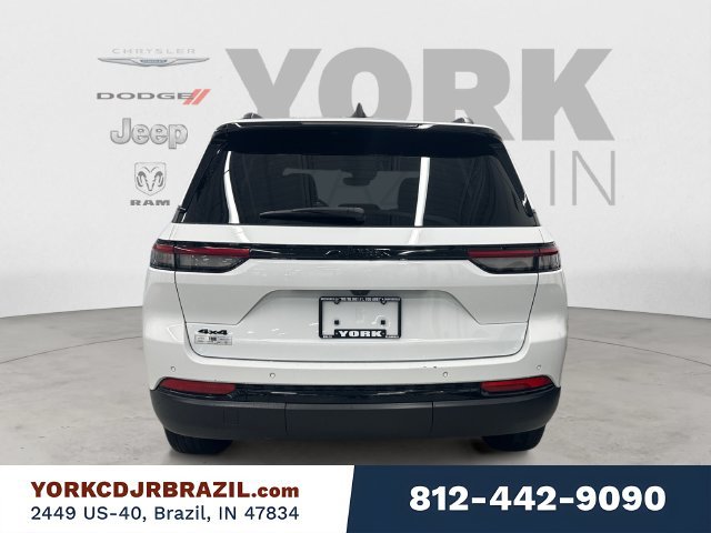 Used 2024 Jeep Grand Cherokee Altitude AWD/4WD image 4