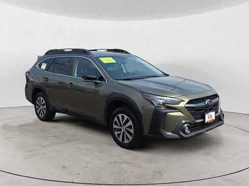 Certified 2025 Subaru Outback Premium AWD/4WD image 3