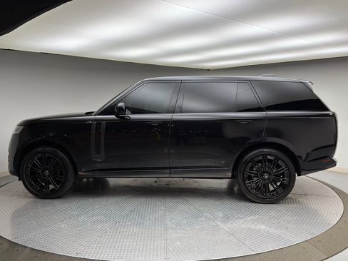 Used 2024 Land Rover Range Rover Long Wheelbase Autobiography image 2