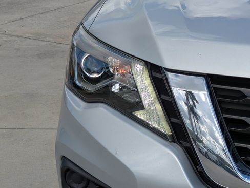 Used 2020 Nissan Pathfinder S image 7