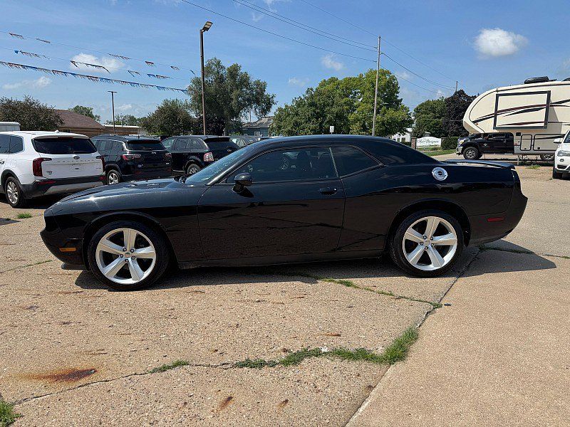 Used 2014 Dodge Challenger R/T RWD image 3