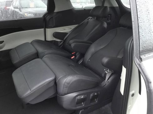 Used 2024 Kia Carnival SX Prestige image 4