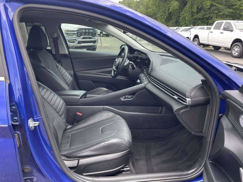 Used 2022 Hyundai Elantra Limited FWD image 15