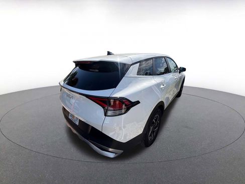 Used 2025 Kia Sportage LX image 7