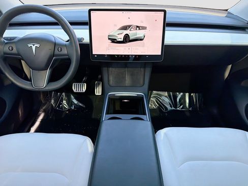 Used 2023 Tesla Model Y Performance AWD/4WD image 19
