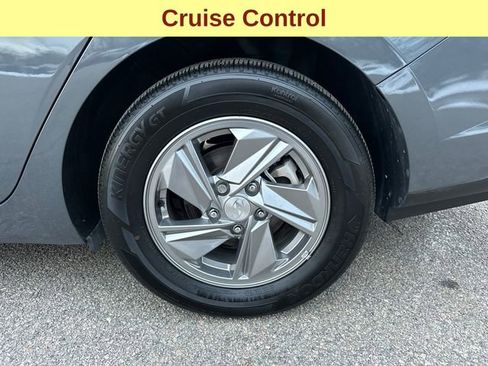 Used 2025 Hyundai Elantra SE image 12