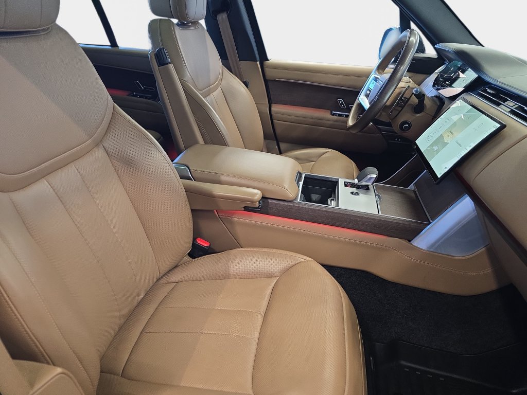 Certified 2024 Land Rover Range Rover SE AWD/4WD image 12