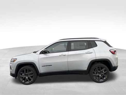 New 2026 Jeep Compass Latitude image 4