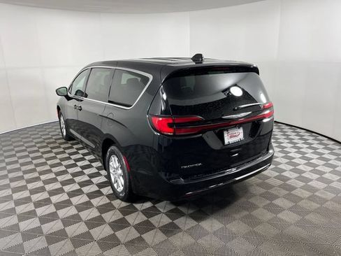 New 2026 Chrysler Pacifica Select FWD image 3