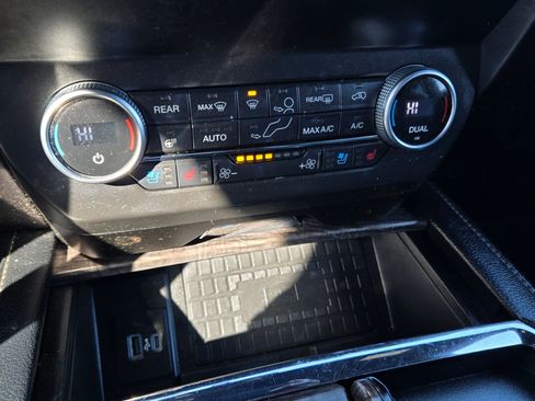 Used 2021 Ford Expedition Limited image 29