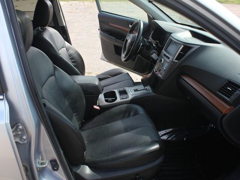 Used 2013 Subaru Outback 2.5i Limited AWD/4WD image 34
