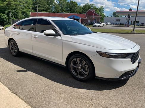 Used 2023 Honda Accord EX-L image 3
