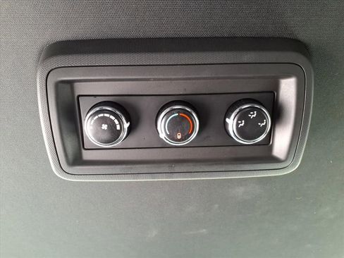 Used 2018 Dodge Grand Caravan SE image 28