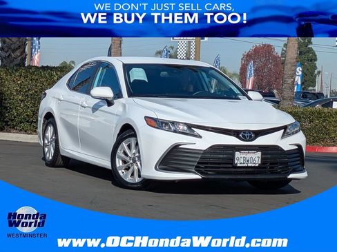 Used 2022 Toyota Camry LE image 1