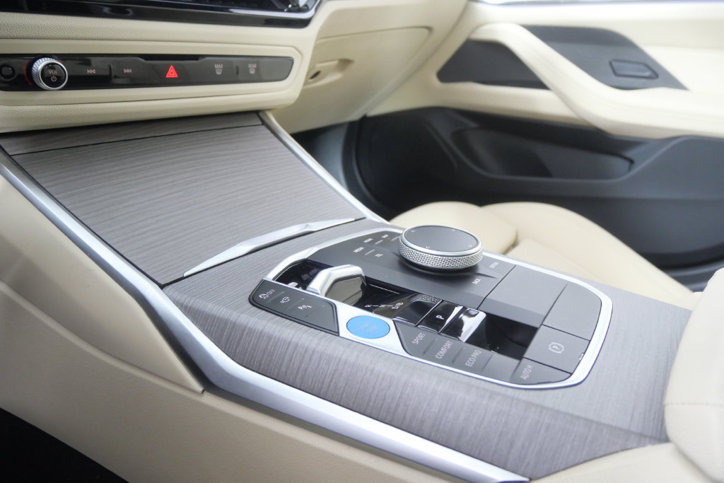 Certified 2025 BMW i4 eDrive40 w/ Premium Package RWD image 25