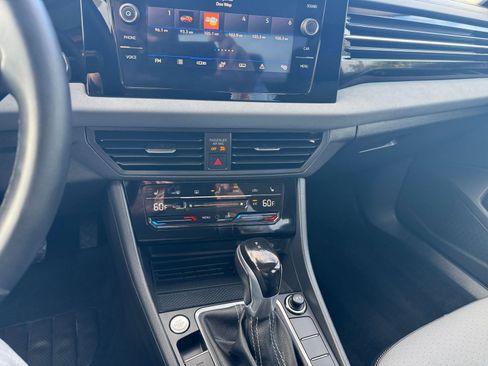 Used 2025 Volkswagen Jetta SE image 18