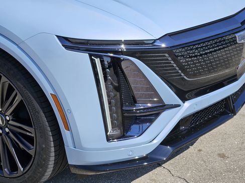 New 2026 Cadillac Lyriq V AWD/4WD image 9
