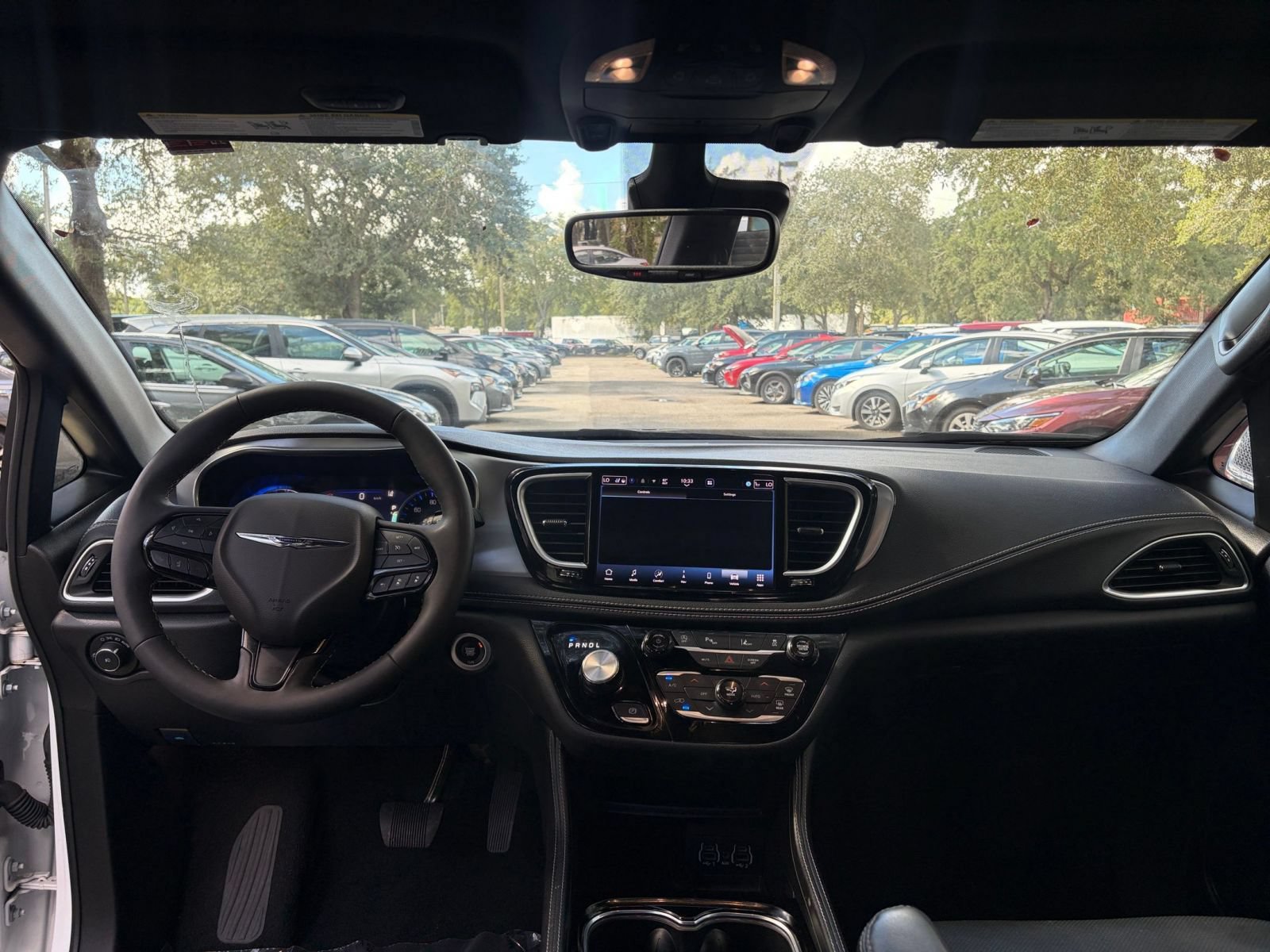 Used 2025 Chrysler Pacifica Limited FWD image 38