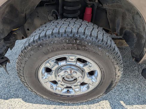 Used 2016 Ford F250 XLT w/ XLT Premium Package AWD/4WD image 12