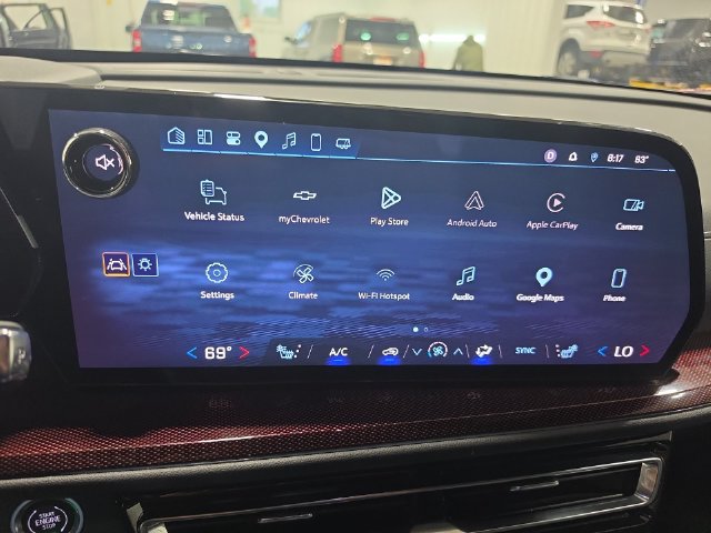 Used 2025 Chevrolet Traverse Z71 w/ Driver Confidence Package AWD/4WD image 13