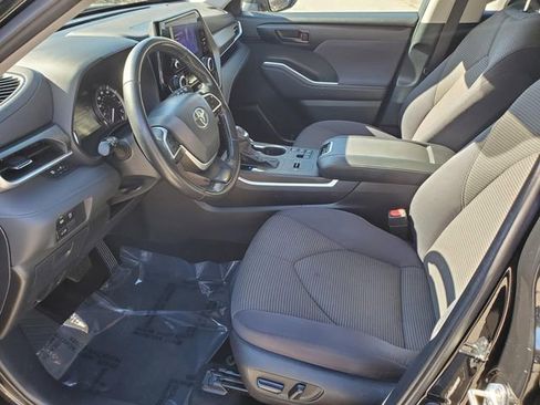 Used 2024 Toyota Highlander LE image 13