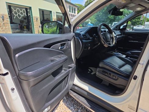 Used 2017 Honda Pilot Elite image 12