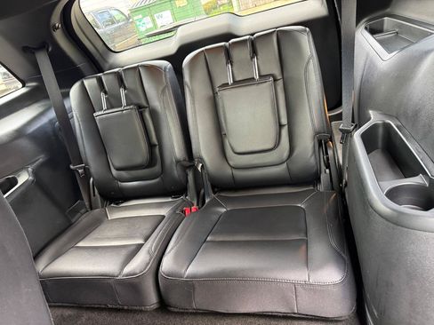 Used 2018 Ford Explorer XLT w/ Equipment Group 202A FWD image 17