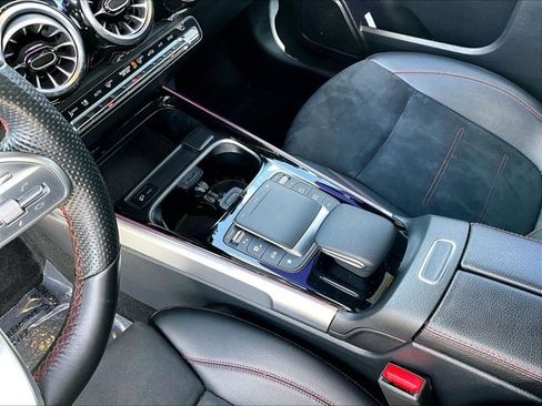 Used 2022 Mercedes-Benz GLB 250 image 15