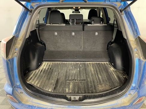 Used 2018 Toyota RAV4 LE AWD/4WD image 11